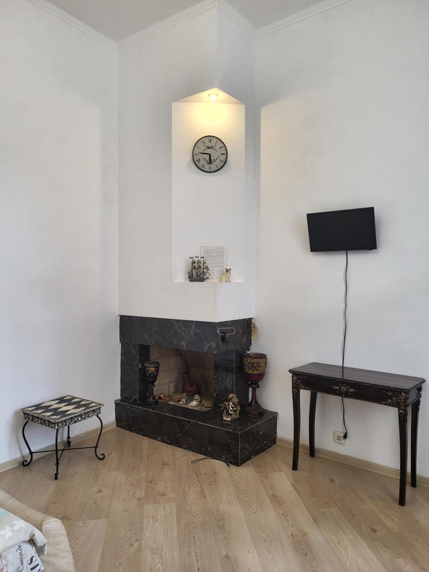 японська 5 Apartment Lviv